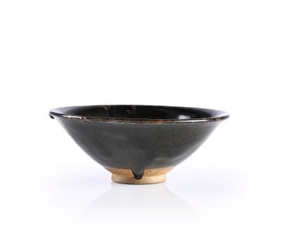CHINA, Song Dynasty
Stoneware bowl
Mounted...