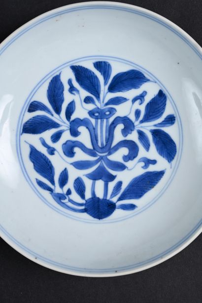 Pair of Chinese porcelain bowls decorated...