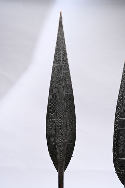 Ancient Itsekiri paddle : Jekri, Nigeria...