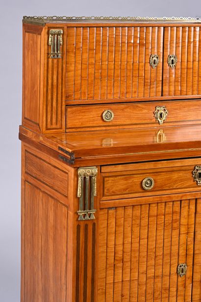 Rosewood-veneered desk, 
the top opening...