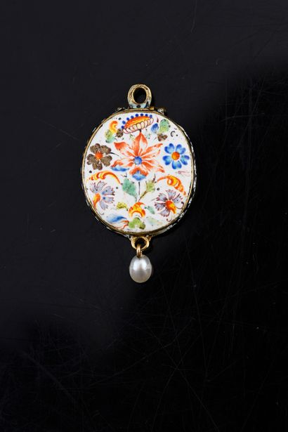 Oval-shaped medallion in enameled gold 
and...