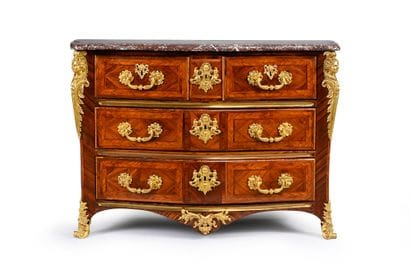 Chest of drawers in diamond marquetry 
marquetry,...