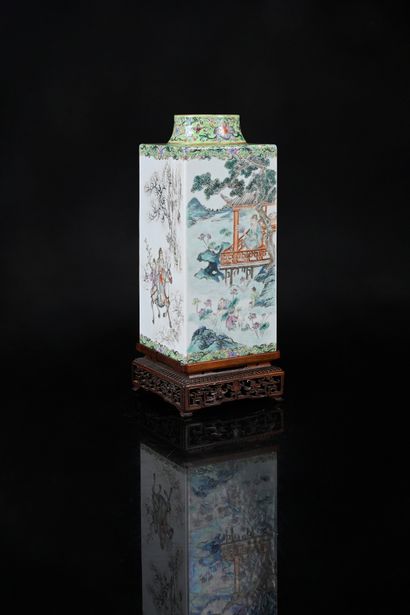 CHINA, Qing Dynasty, 18th century
Rare porcelain...