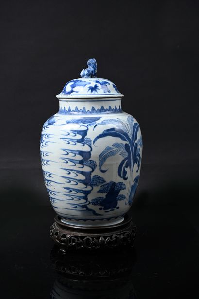 CHINA, Late Transition period
Porcelain covered...
