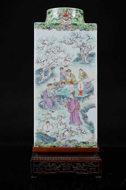 CHINA, Qing Dynasty, 18th century
Rare porcelain...