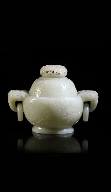 CHINA, 18th century
Rare and important covered...