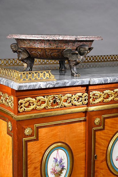 Mahogany and lemon-tree veneered chest of...