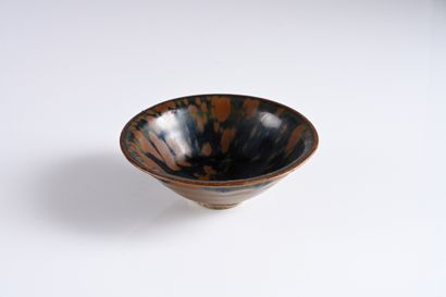 CHINA, Song Dynasty
Rare stoneware bowl
mounted...