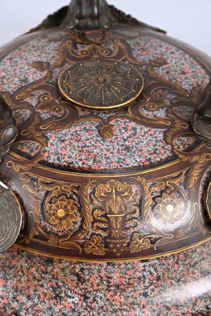 Beautiful Paris porcelain bowl in imitation...