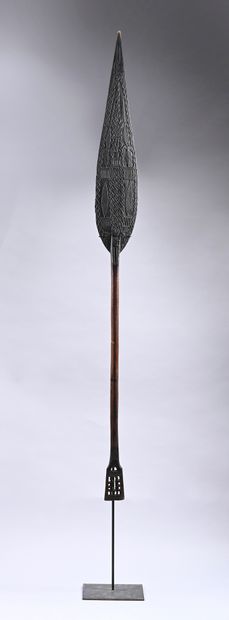 Rare and ancient Itsekiri/ Jekri paddle,...