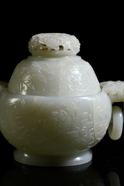 CHINA, 18th century
Rare and important covered...