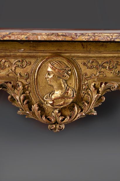 Wall console in carved and gilded wood 
on...