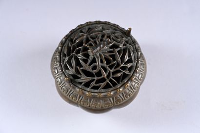 CHINA, 18th century 
Miniature bronze incense...