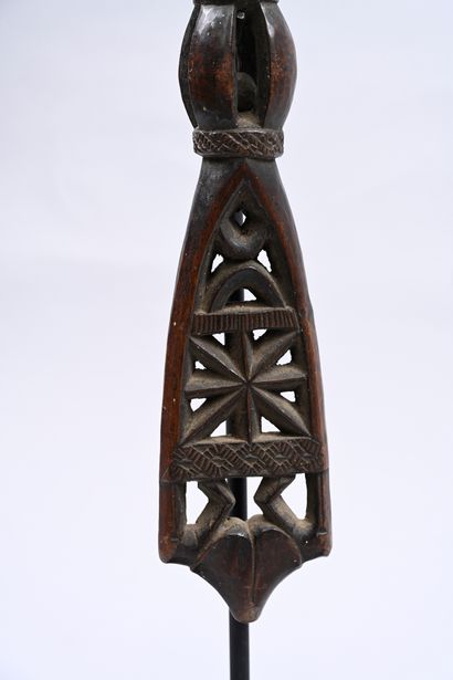 Ancient Itsekiri paddle : Jekri, Nigeria...