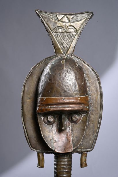 Reliquary Kota, Gabon
Metal, wood - Plinth
Dimensions:...
