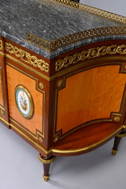Mahogany and lemon-tree veneered chest of...