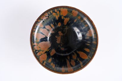 CHINA, Song Dynasty
Rare stoneware bowl
mounted...