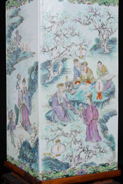 CHINA, Qing Dynasty, 18th century
Rare porcelain...