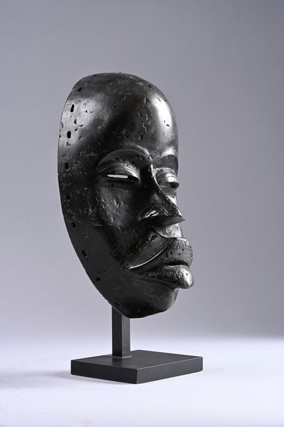 Dan mask, Ivory Coast
Wood, deep black patina,...