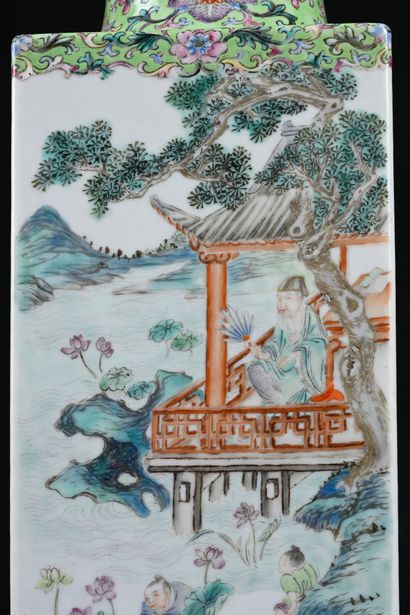 CHINA, Qing Dynasty, 18th century
Rare porcelain...