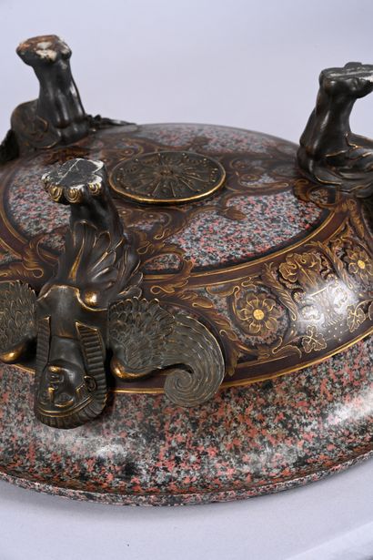 Beautiful Paris porcelain bowl in imitation...