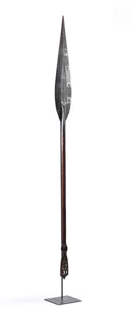 Ancient Itsekiri paddle : Jekri, Nigeria...