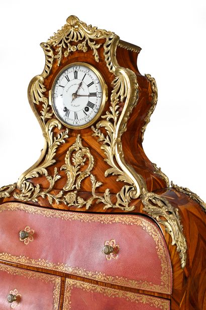 Violoné-shaped cardboard clock cabinet, with...