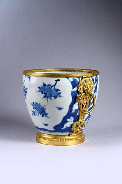 Chinese blue porcelain bowl decorated with...