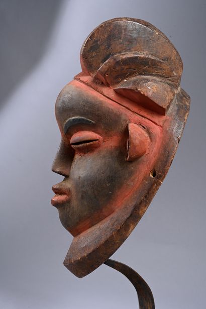 Punu mask Gabon
Wood, natural red padouk...