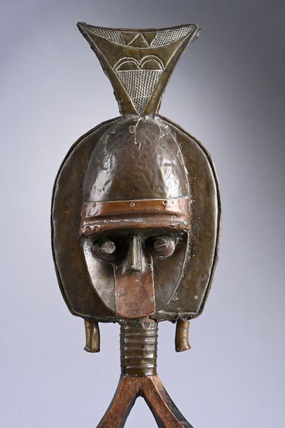 Reliquary Kota, Gabon
Metal, wood - Plinth
Dimensions:...