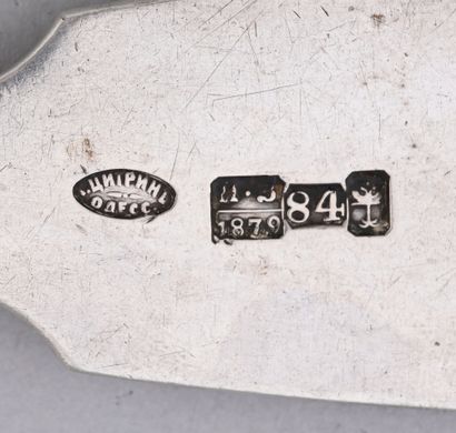 Louche en argent du modèle uni plat.
Odessa,...