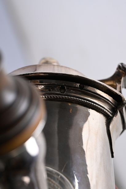 Grande verseuse en argent 1er titre (950°/°°)...