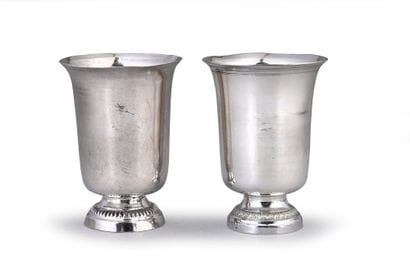 Deux timbales en argent (950°/°°) de forme...