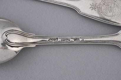 Lot de couverts en argent du modèle double...