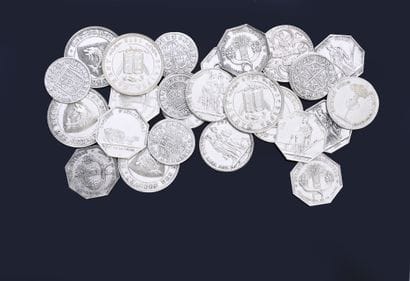 Ensemble de jetons en argent 800°° de présence...