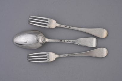 Lot de couverts en argent du modèle uni plat,...