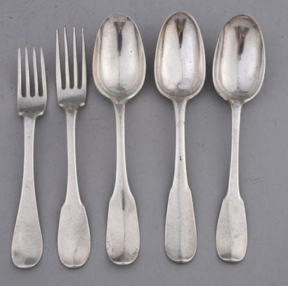 Ensemble de couverts en argent du modèle...