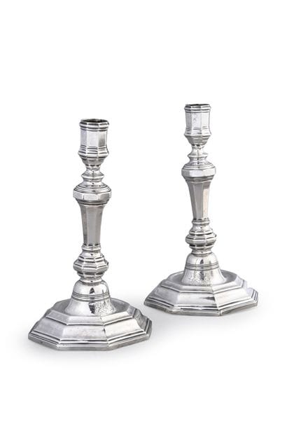 Paire de flambeaux en argent (950°/°°) du...