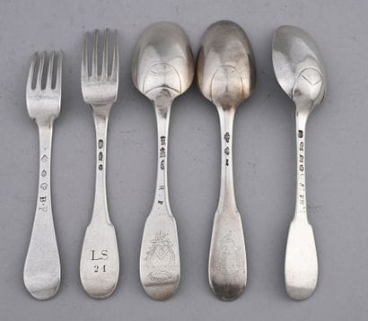 Ensemble de couverts en argent du modèle...