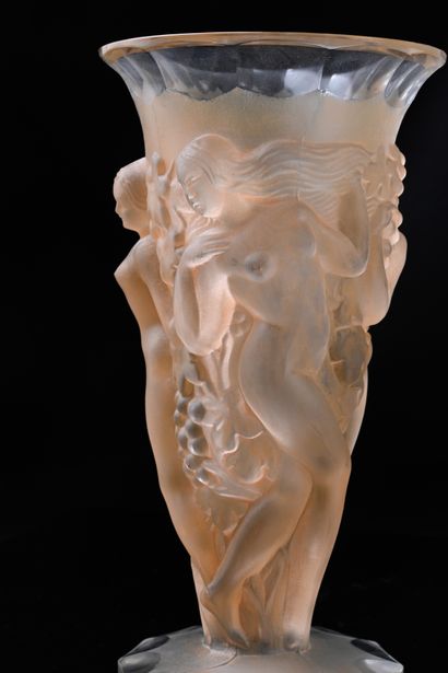 Dans le goût de LALIQUE, XXe siècle
Vase...