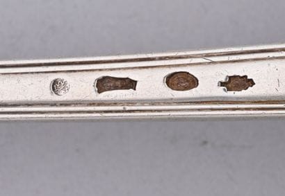 Cuillère à ragoût en argent 1er titre (950°/°°),...