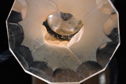 Dans le goût de LALIQUE, XXe siècle
Vase...