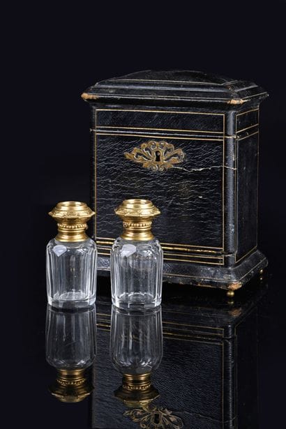 Coffret à flacon Napoléon III gainé de maroquin...