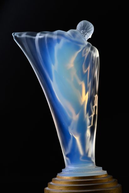 ETLING, XXe siècle
Deux sculptures en verre...