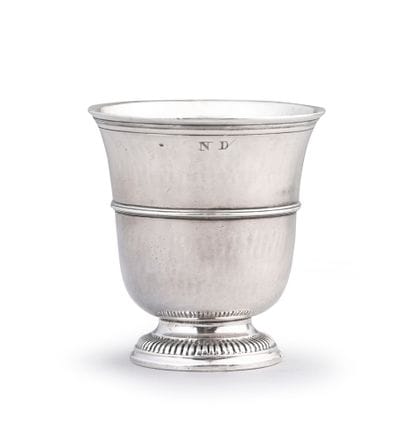 Petite timbale en argent de forme tulipe...