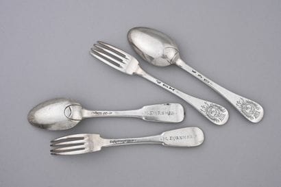 Lot de 2 couverts en argent :
- Un couvert...