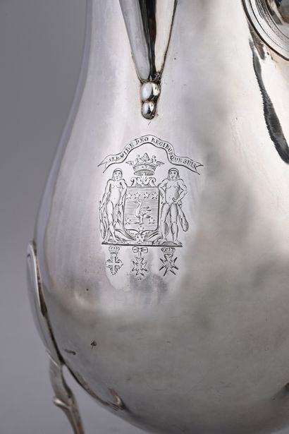 Grande verseuse en argent 1er titre (950°/°°)...