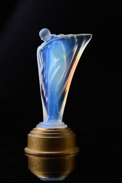 ETLING, XXe siècle
Deux sculptures en verre...