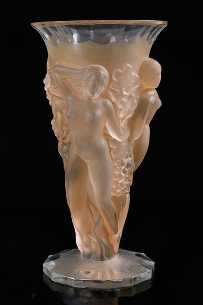 Dans le goût de LALIQUE, XXe siècle
Vase...