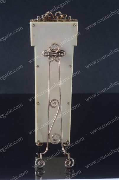 THERMOMETRE DE TABLE EN VERMEIL. Par Carl...